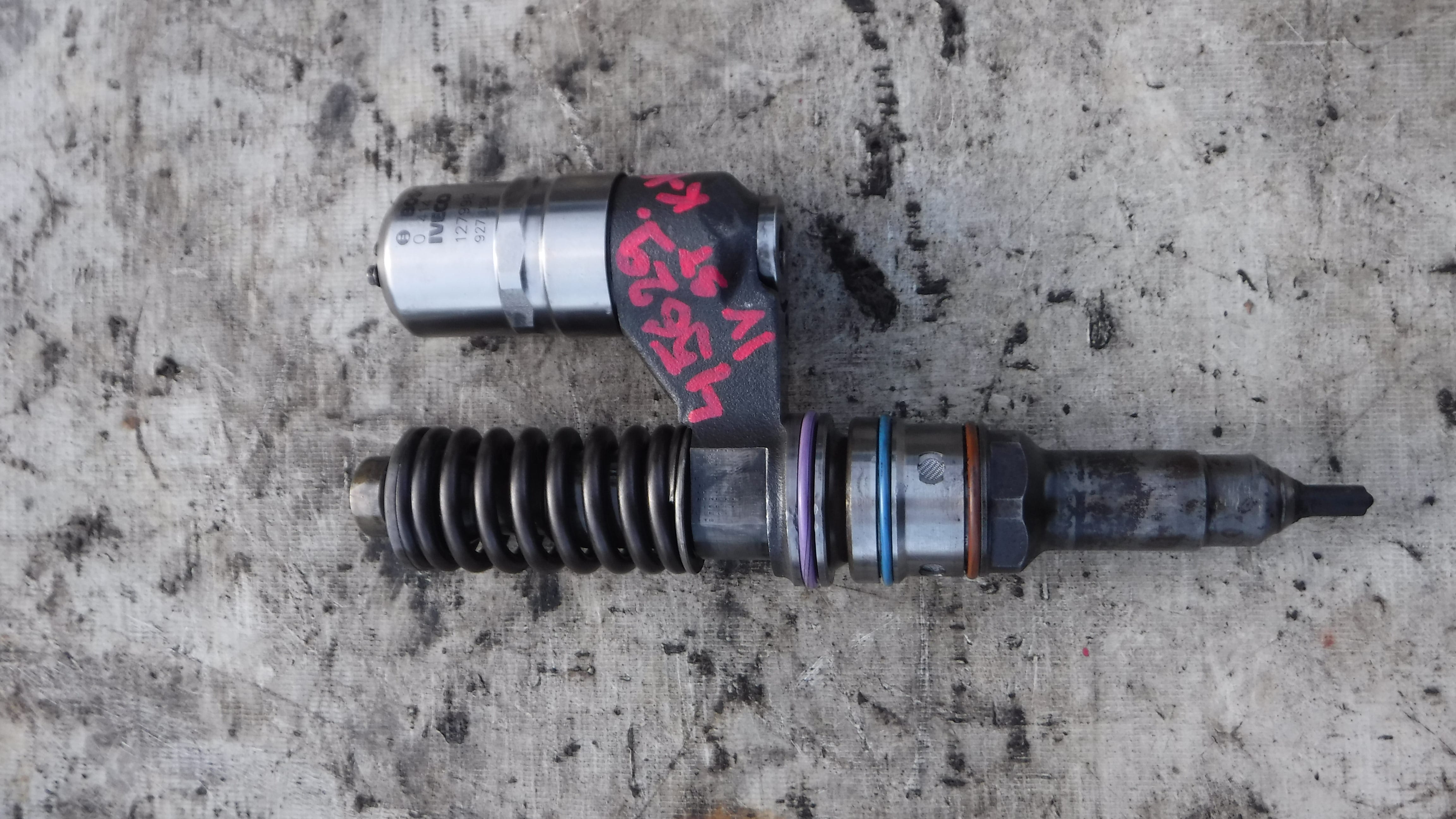 Форсунка топливная 500339059 0414701006 Ивеко Стреилс курсор 10 Iveco strails Cursor 10 2002